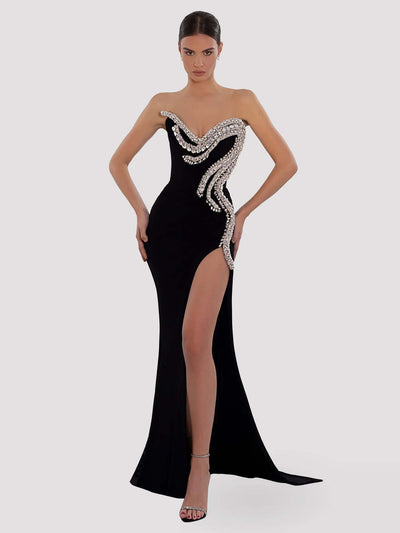 Elegant strapless evening gown crafted from luxurious velvet fabric