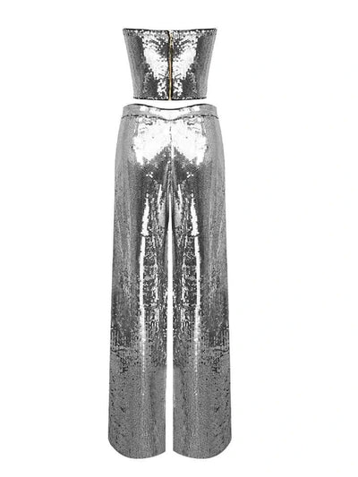 Stylish two-piece set in silver adorned with sequins for a dazzling look